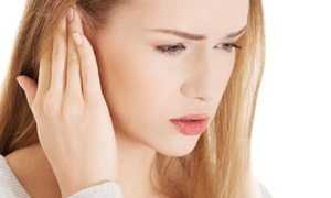 От давления заложены уши: какие причины и как избавиться?