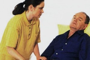 Уложить больного на кровать