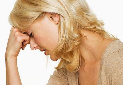 Уставшая девушка