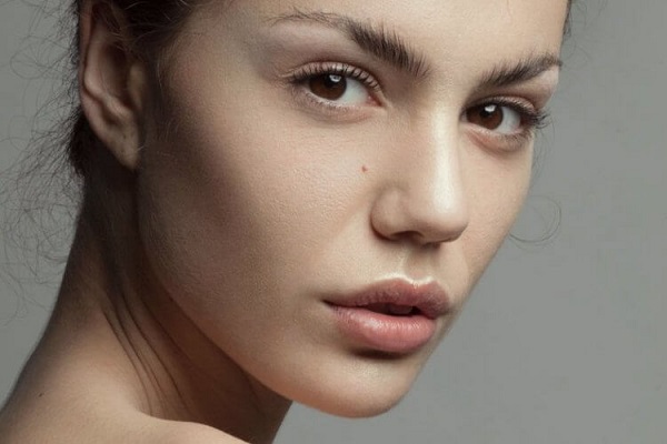 Чистое женское лицо