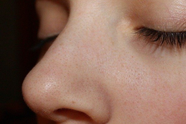 Нос девушки