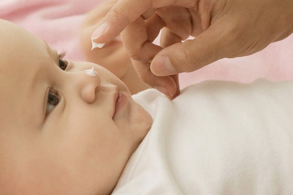 Лечение акне у новорожденного