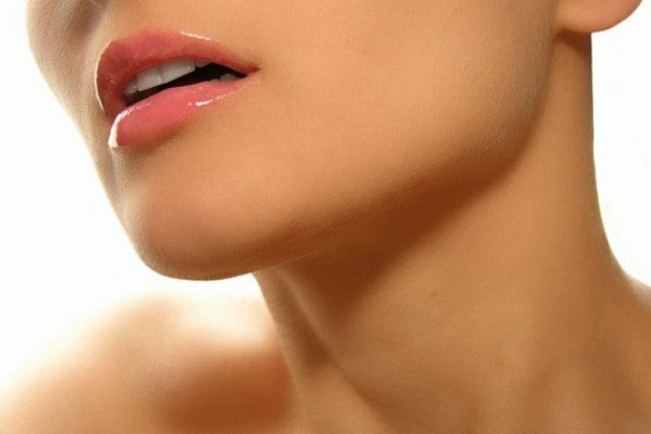 Чистый от прыщей подбородок