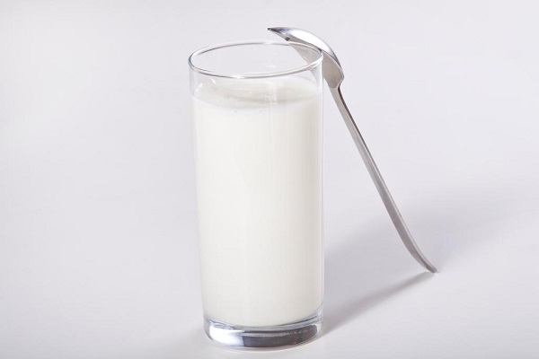 Кефир в стакане