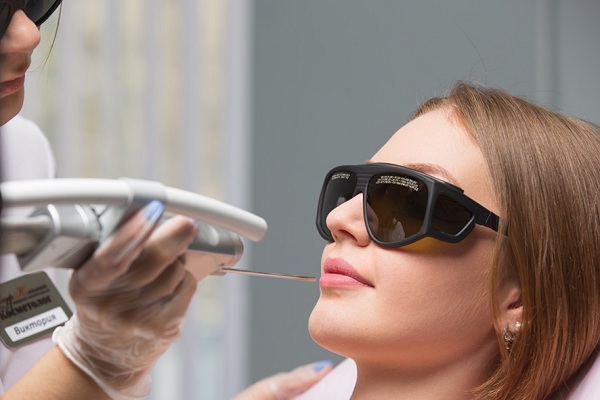 Лазерное лечение угревой болезни