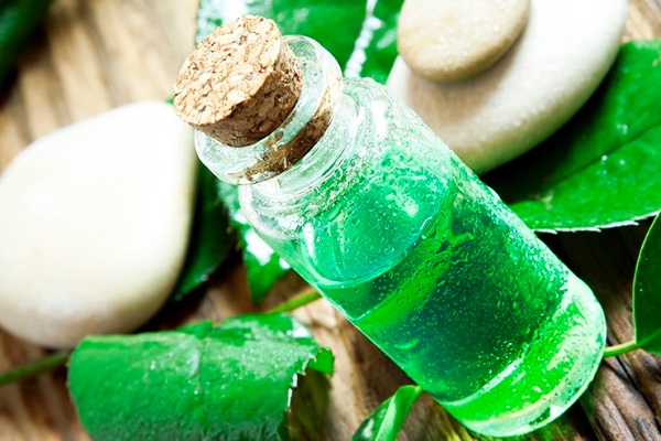 Масло чайного дерева в бутылке