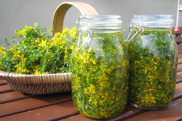 Отвар зверобоя в банках