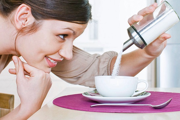 Девушка, которая не хочет отказываться от сахара