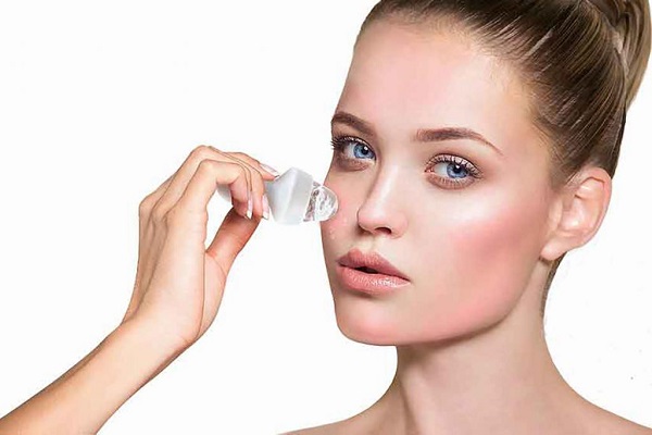 Сужение пор кубиком льда