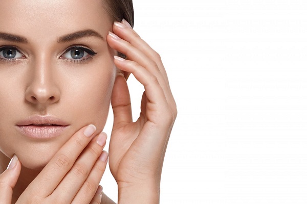 Девушка с суженными порами