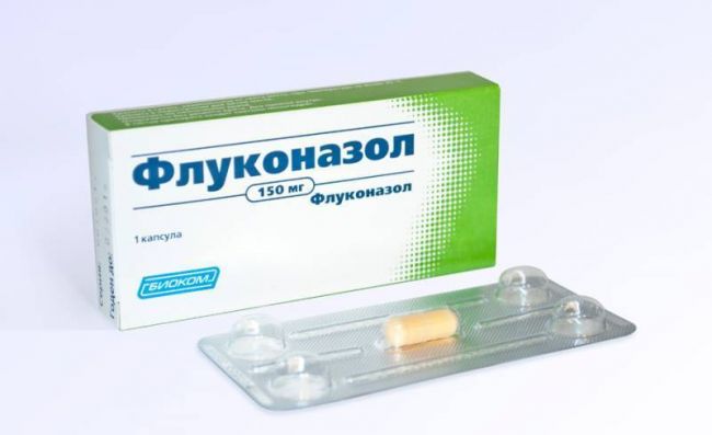 Красное пятно под глазом шелушится