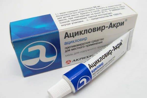 Укус насекомого отек века