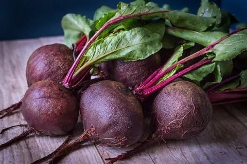 Какие напитки помогают снизить давление - самые эффективные соки, травяные отвары и чаи
