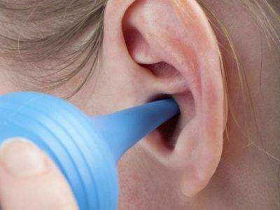 Что делать если болит горло и ухо с одной стороны