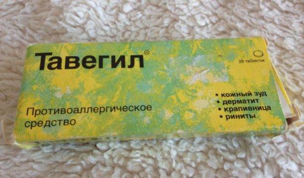 Красное пятно под глазом шелушится