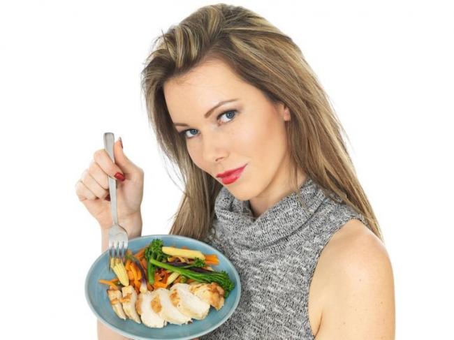 Вкусный и полезный диетический салат с куриной грудкой: лучшие рецепты
