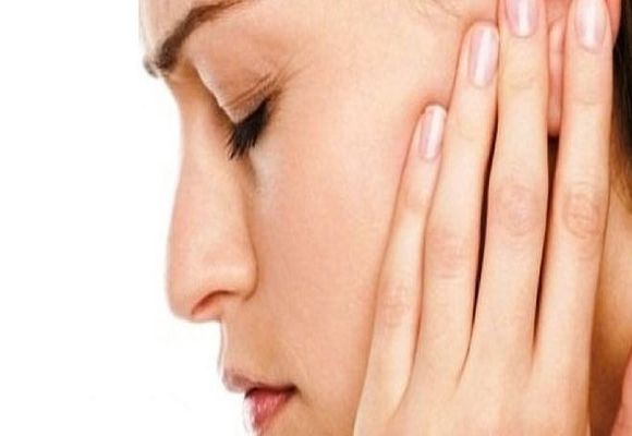 Прыщ в ухе. Причины, симптомы, способы быстрого лечения