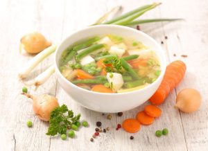 Вкусный и полезный диетический салат с куриной грудкой: лучшие рецепты